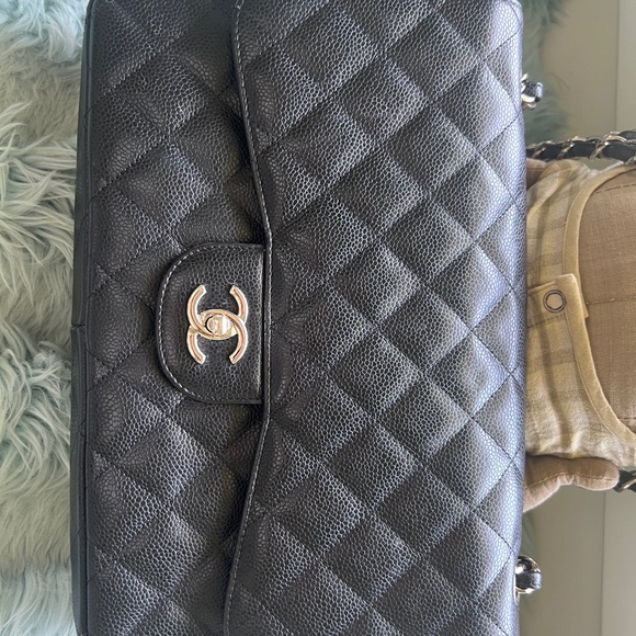 Chanel Classic Jumbo Double Flap Bag - Picture 2 of 5